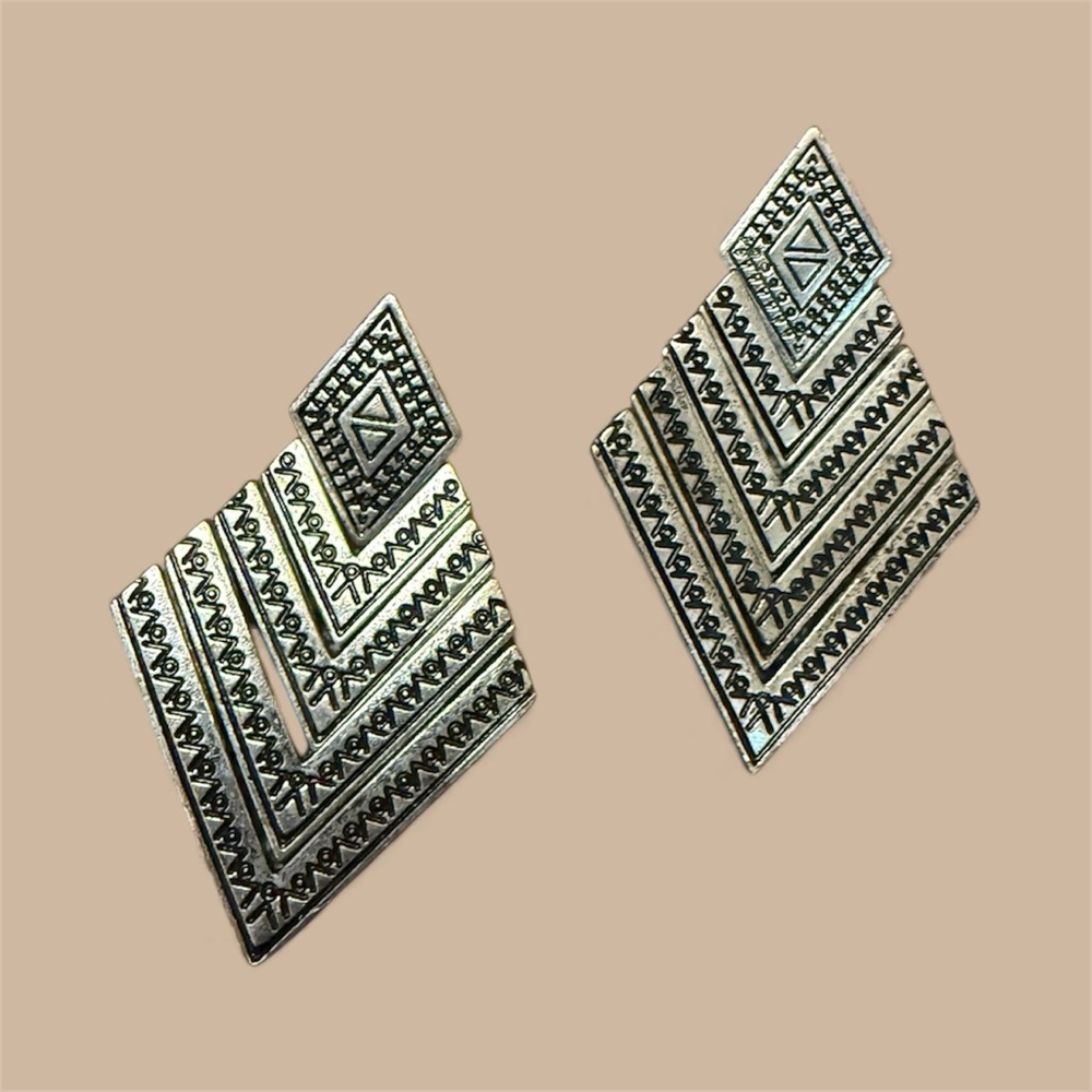 RETRO TRIANGLE SILVER-TONE LIGHTWEIGHT EARRINGS